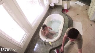 stepsister-gives-stepbro-bathtub-bj_720