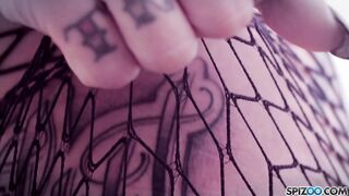 2019-09-13-2597-hot-tattooed-brunette-gets-double-bbc_720