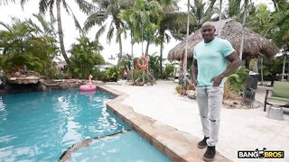 poolside-with-a-legend_720