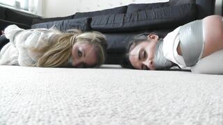 borderlandbound-3182-danni-sarah-in