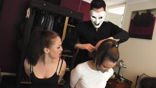 borderlandbound-4544-kiki-sarah-in