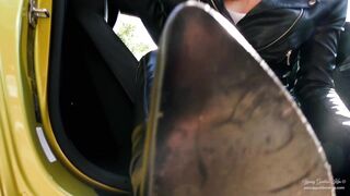 2019-04-17-young-goddess-kim-21335403-leashed-leather-bitch