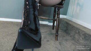 2019-08-06-young-goddess-kim-21866121-boot-slave-under-ygks-desk-c4s