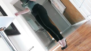 2019-05-07-young-goddess-kim-21428151-caged-foot-bitch