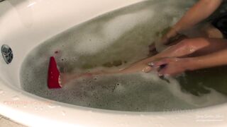2017-07-12-young-goddess-kim-17995256-soaking-latex-and-stilettos-mp4-720p