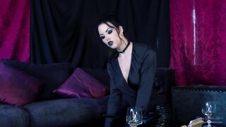 2018-08-16-young-goddess-kim-20118893-the-serpents-kiss-ii-dominion