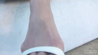 2019-11-01-young-goddess-kim-22275575-white-wicked-chastity-tease-4k-ultra-hd