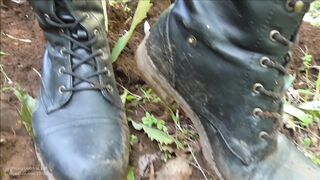 2016-09-18-young-goddess-kim-16420550-dirty-boots-walk-pov