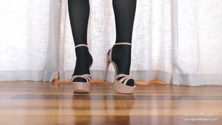 2021-10-26-young-goddess-kim-25582753-dark-pantyhose-seduction
