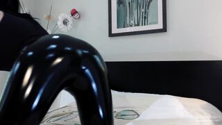 2018-05-31-young-goddess-kim-19725881-taunting-tease