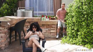 sneaky-booty-bouncing-bbq_720