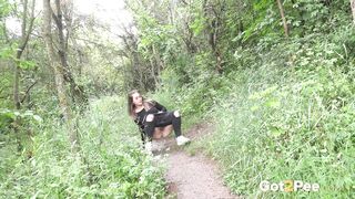 video-weeing-in-the-woods_1080P