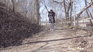 video-squatting-in-denims_1080P
