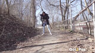 video-squatting-in-denims_1080P