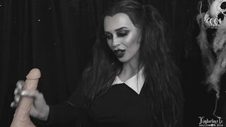 2018-10-04-kimberleyjx-20373921-addams-family-taboo
