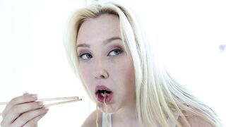 feeding-her-man_720
