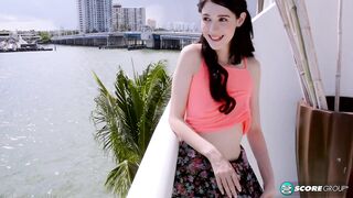 IvyAura_33161_720p
