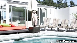 poolside-beauty_950