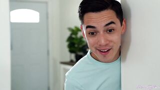 2023-10-25-ML-180308-stepmoms-yoga-poses-bring-me-to-my-knees-s2e6_960