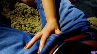 2022-10-14-ML-157030-stepmom-gets-more-than-sand-in-her-crack-s6e4_960