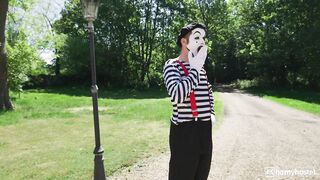 2025-07-03-11205731-sexy-street-mimes_720