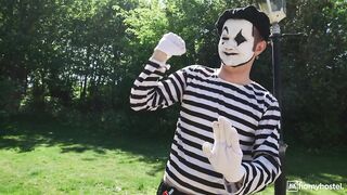 2025-07-03-11205731-sexy-street-mimes_720