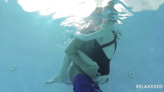 2015-12-14-10041391-wild-sex-in-the-pool-with-czech-redhead_720