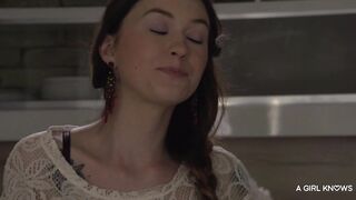 2015-11-16-9978301-european-lesbians-indulge-in-gentle-pussy-pleasing_720