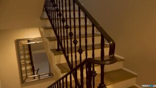 2019-04-12-4357365-indecisive-buyer_720