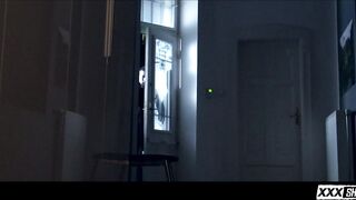 2015-07-07-10061351-kinky-czech-lady-takes-control-of-a-dick_720