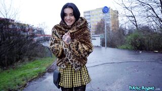 2024-01-21-9783501-sexy-french-student-public-blowjob_720