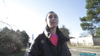 2022-09-01-7993931-shake-that-ass-on-the-street_720