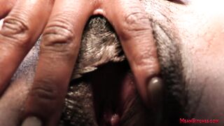 2024-11-13-jezabel-vessir-in-your-face_1080