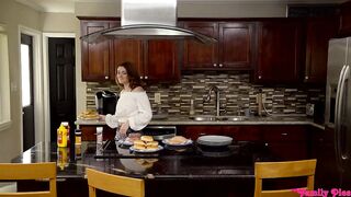 2018-06-26-58228-fourth-of-july-family-fuck-s3e3_960