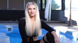 2025-07-18-sophie-24-years-old-from-paris_720