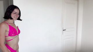 2025-08-11-penelope-19-years-old-cosmetics-saleswoman-in-paris_720