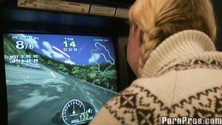 2011-08-24-15764-whore-games_950