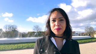 2023-12-11-christina-30-years-old-salesperson-in-paris_720