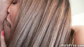 2011-04-04-531-deepthroating-princess-gives-us-a-show_950