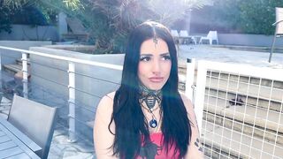 2024-01-18-laeticia-24-years-old-quite-a-character_720