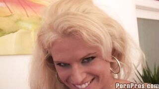 2011-04-16-4281-busty-milf-blowjob_950