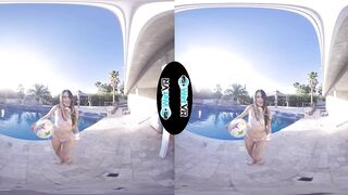 2021-05-07-29930-play-in-the-pool_720