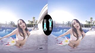 2021-05-07-29930-play-in-the-pool_720
