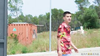 2025-09-05-11343321-get-wet_720