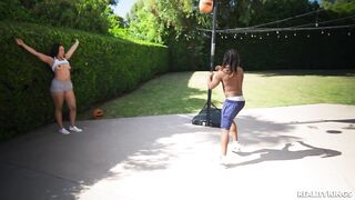 2025-09-14-11358611-shooting-her-shot_720