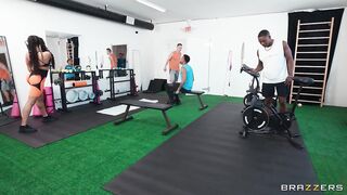 2025-09-15-11364481-fitness-influencer-takes-on-gym-bros_720