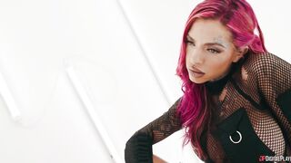 2025-08-18-11319371-locked-up_720