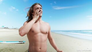 2025-05-19-11126221-surfer-dude-bags-bodacious-babe_720