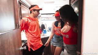 2025-04-17-10823151-traveling-fan-fuck-fest_720