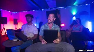 2025-08-28-11274941-hookah-bar-hookup_720